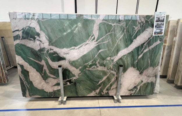 Granitarbeitsplatten in grün-weiß-marmoriert